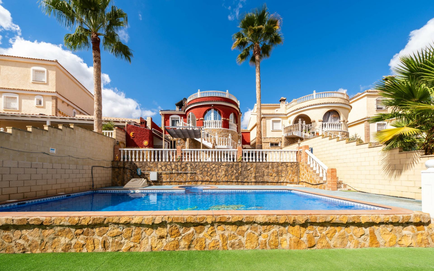 7-bedroom Villa In Monforte Del Cid, Spain (222 M²)
