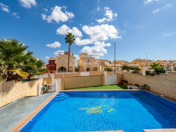 7-bedroom Villa In Monforte Del Cid, Spain (222 M²)