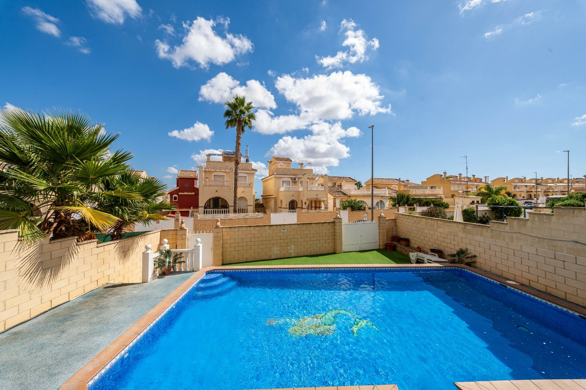 7-bedroom Villa In Monforte Del Cid, Spain (222 M²)