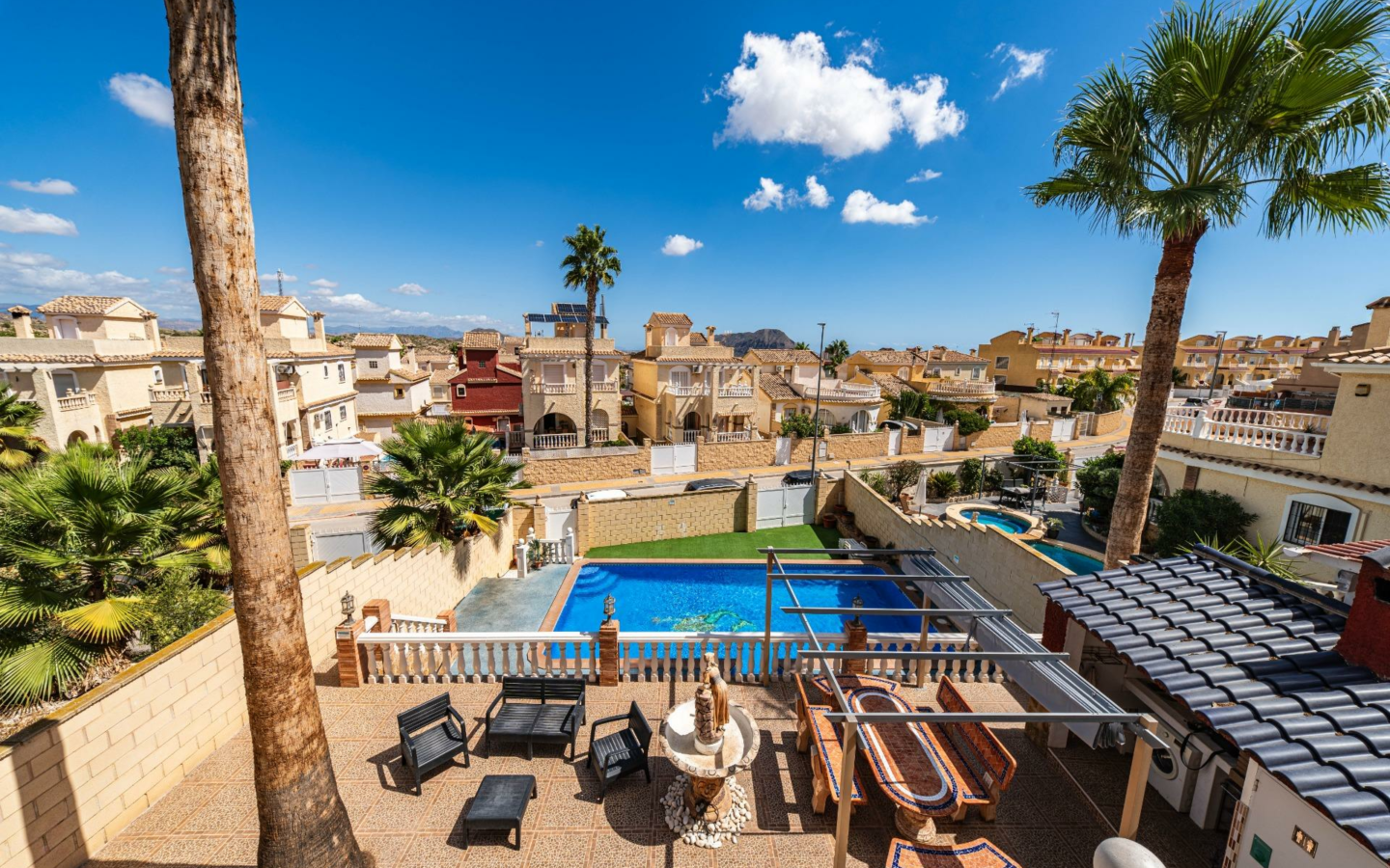 7-bedroom Villa In Monforte Del Cid, Spain (222 M²)