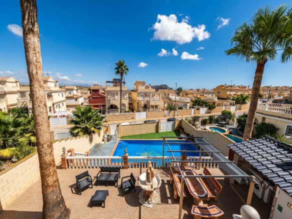 7-bedroom Villa In Monforte Del Cid, Spain (222 M²)