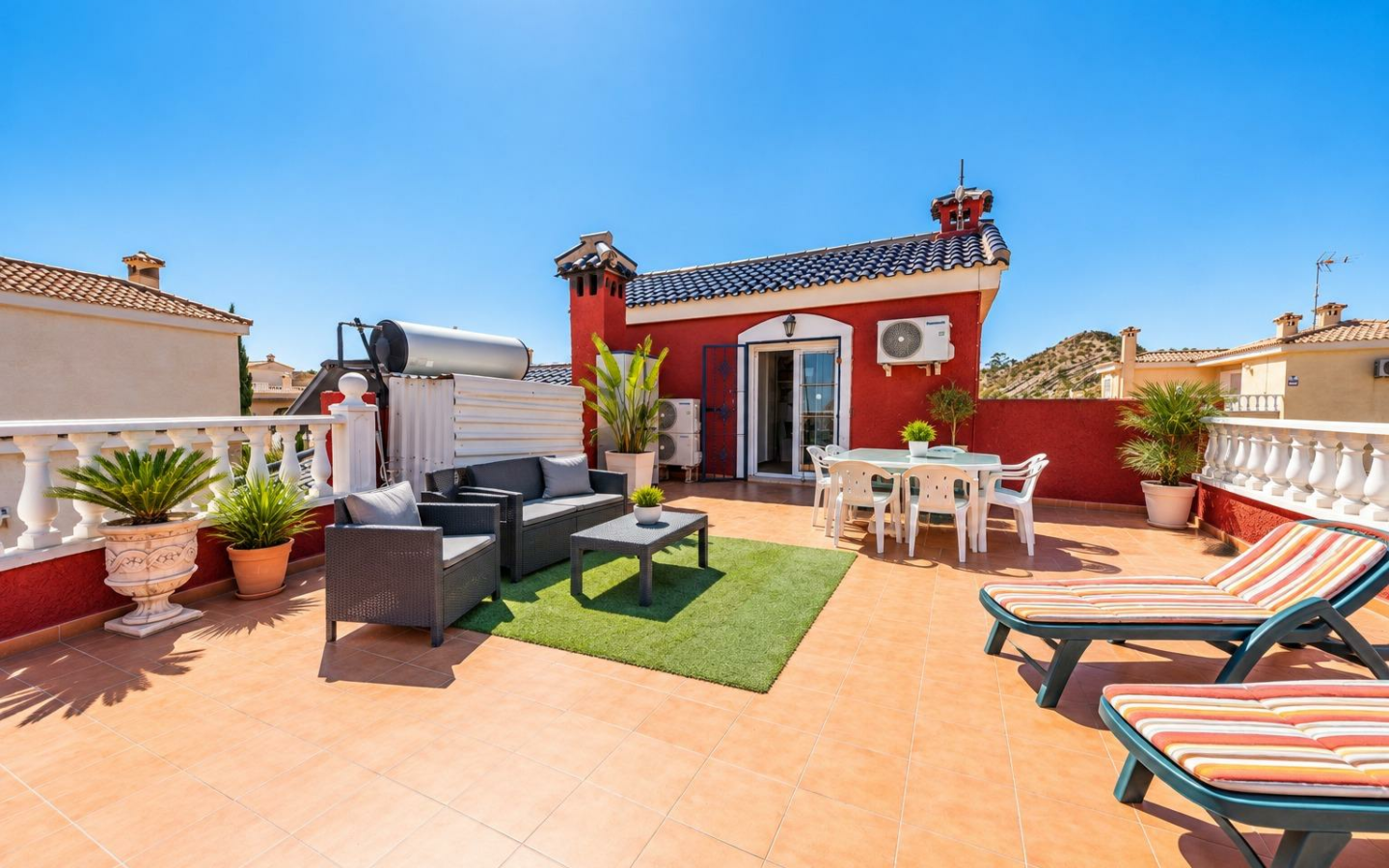 7-bedroom Villa In Monforte Del Cid, Spain (222 M²)
