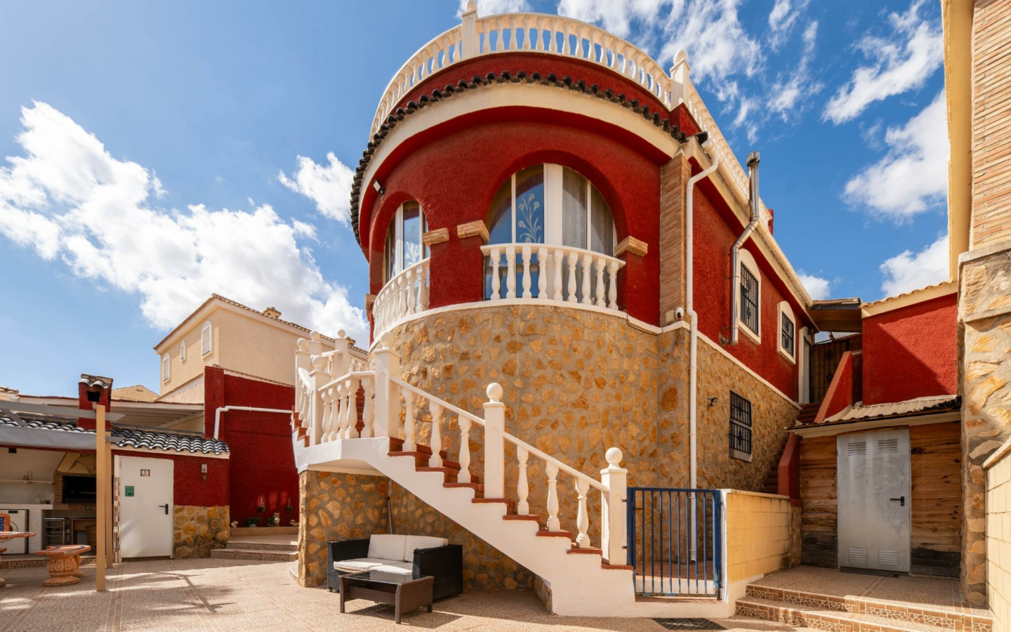 7-bedroom Villa In Monforte Del Cid, Spain (222 M²)