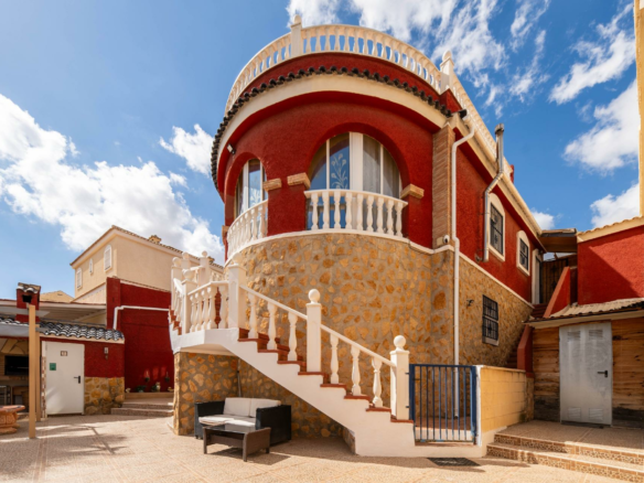 7-bedroom Villa In Monforte Del Cid, Spain (222 M²)
