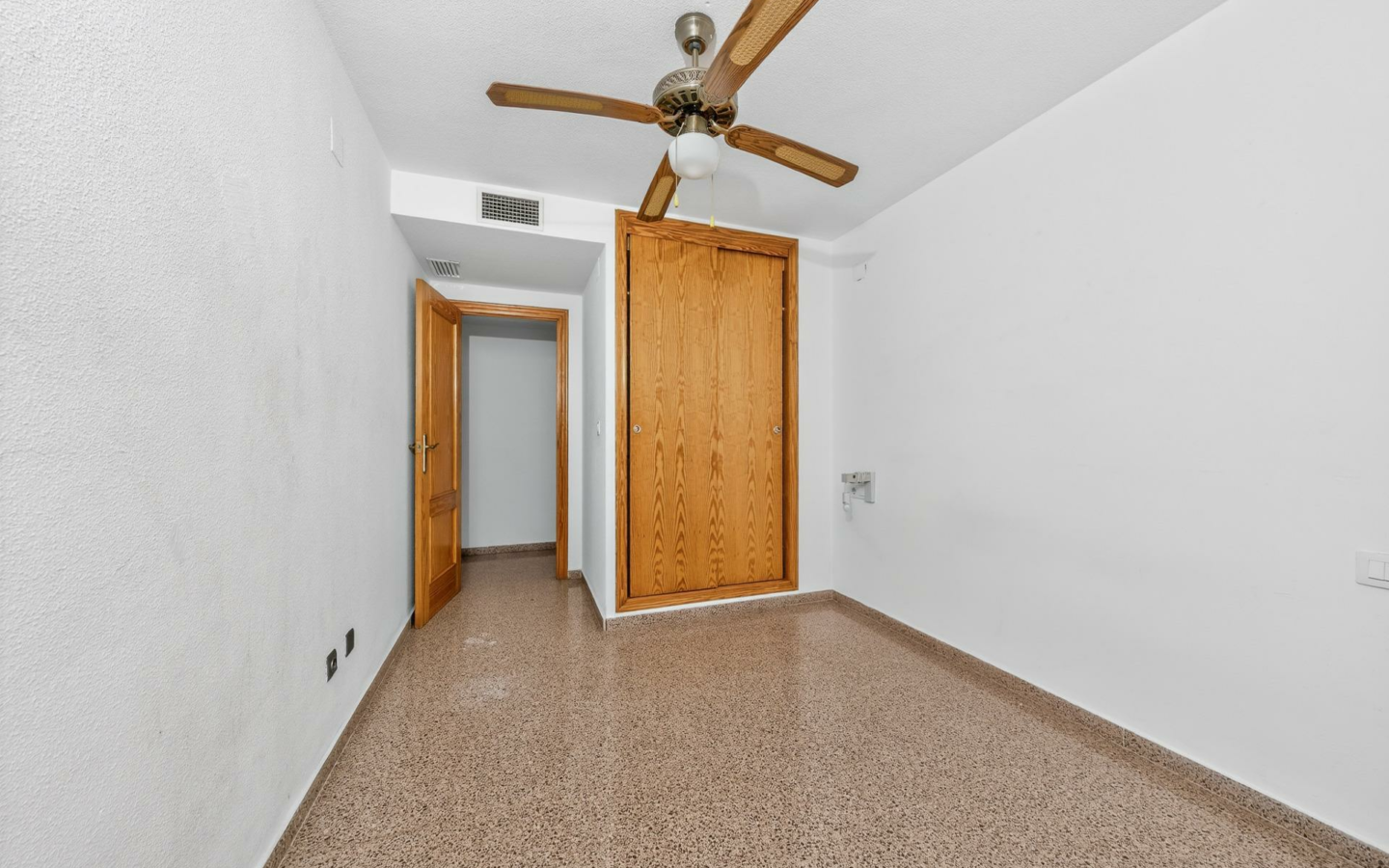2-bedroom Flat In Alicante, Spain (134 M²)