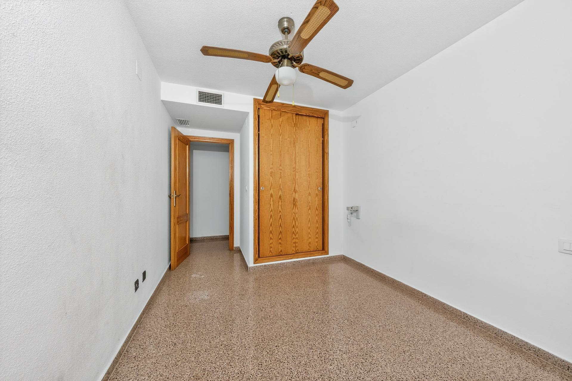 2-bedroom Flat In Alicante, Spain (134 M²)