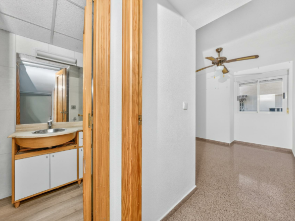 2-bedroom Flat In Alicante, Spain (134 M²)