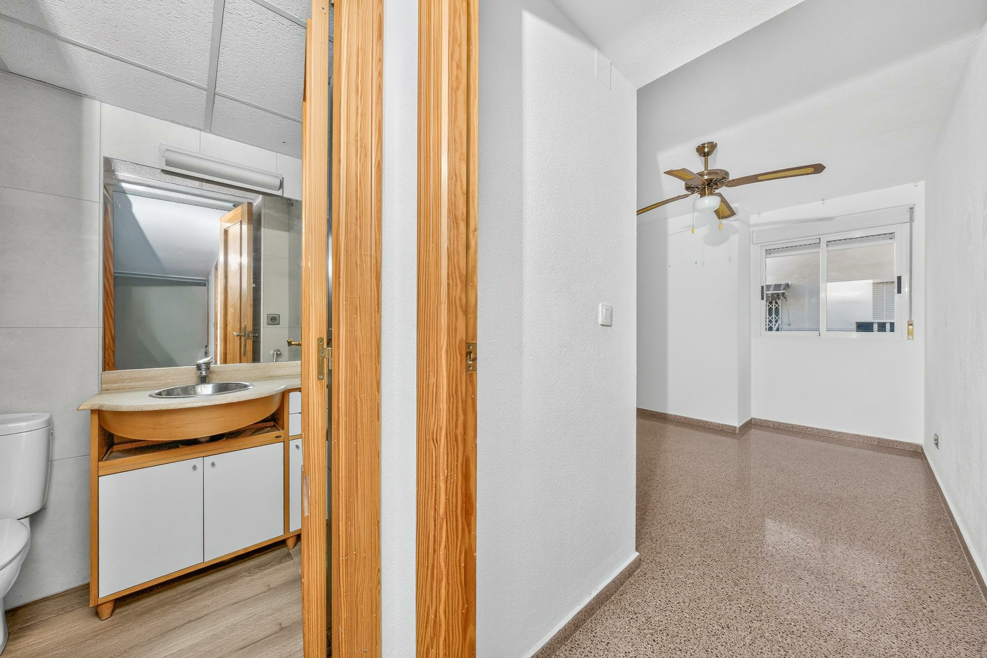 2-bedroom Flat In Alicante, Spain (134 M²)