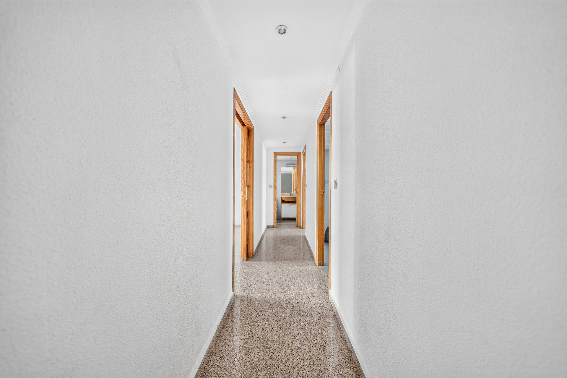 2-bedroom Flat In Alicante, Spain (134 M²)