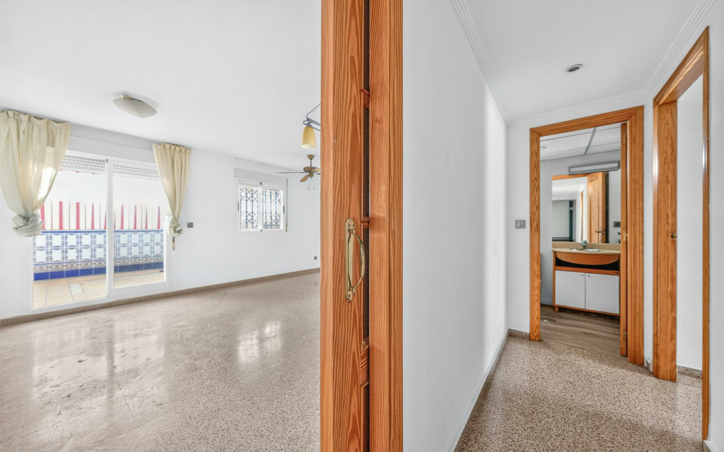 2-bedroom Flat In Alicante, Spain (134 M²)