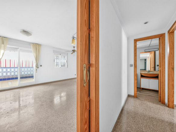 2-bedroom Flat In Alicante, Spain (134 M²)