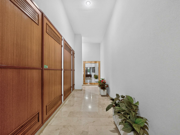 2-bedroom Flat In Alicante, Spain (134 M²)
