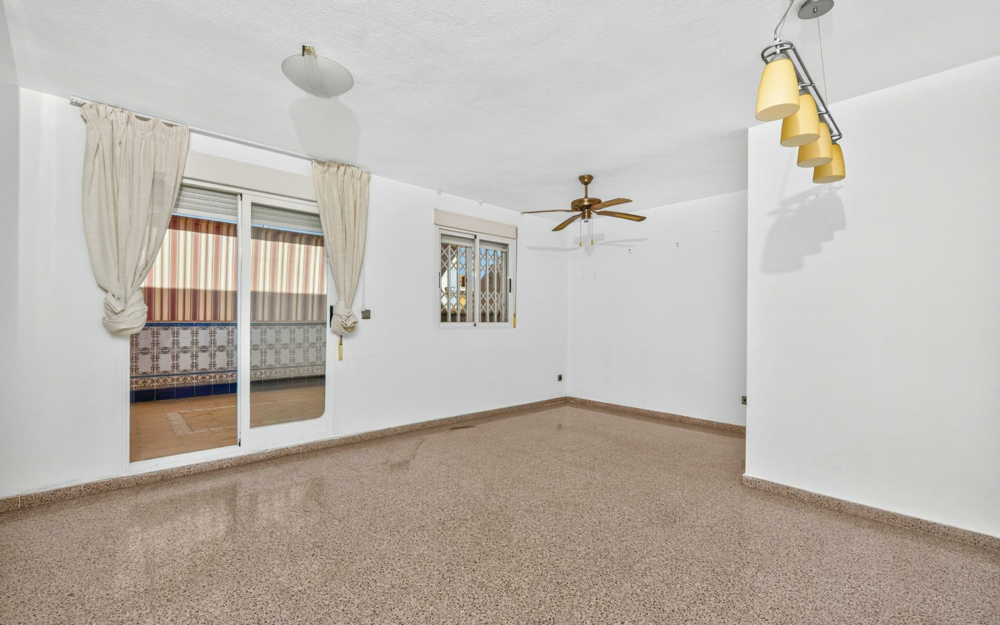 2-bedroom Flat In Alicante, Spain (134 M²)