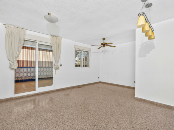 2-bedroom Flat In Alicante, Spain (134 M²)