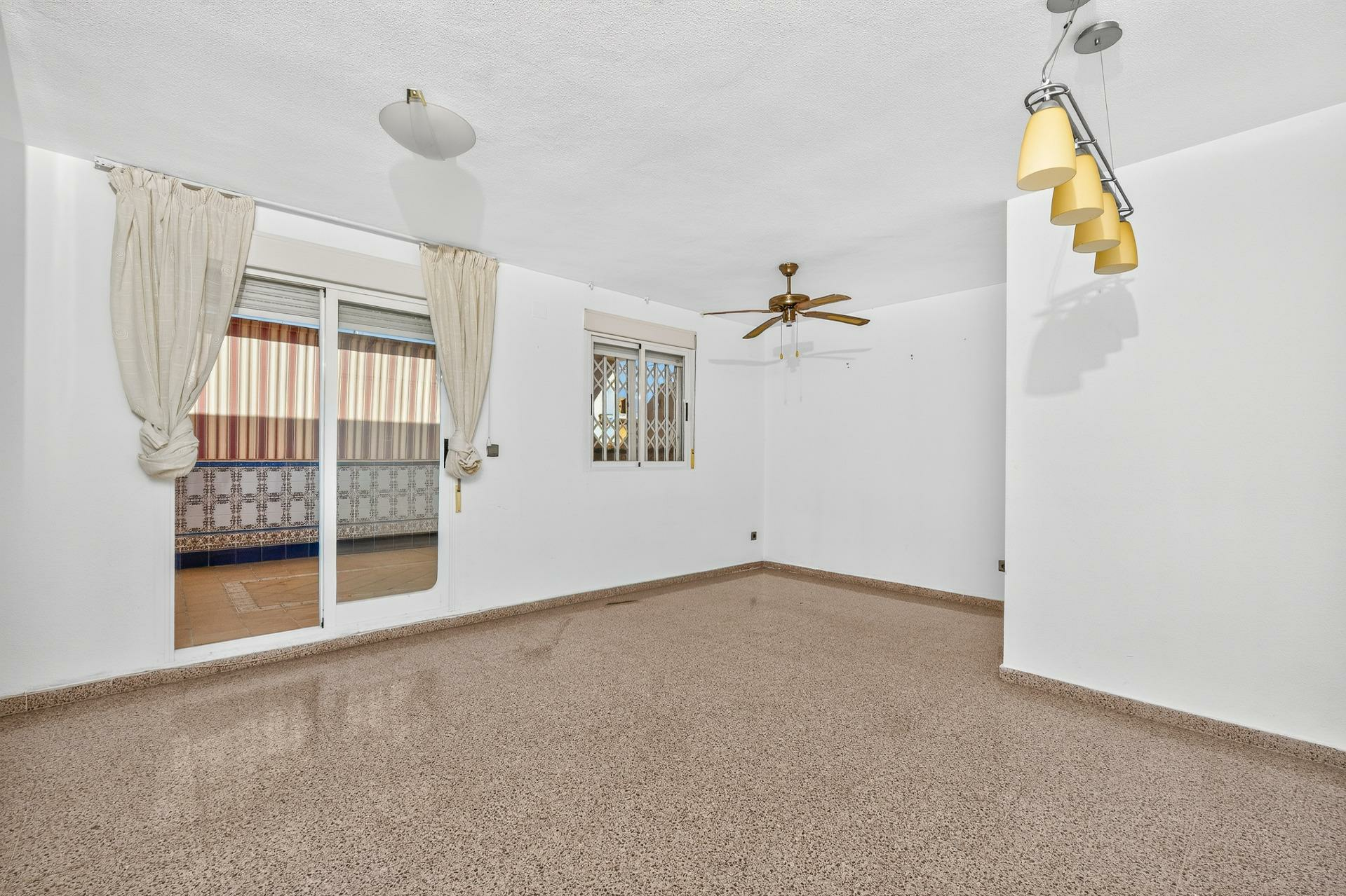 2-bedroom Flat In Alicante, Spain (134 M²)