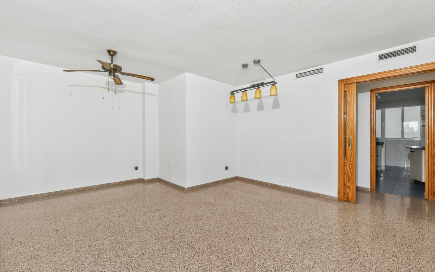 2-bedroom Flat In Alicante, Spain (134 M²)