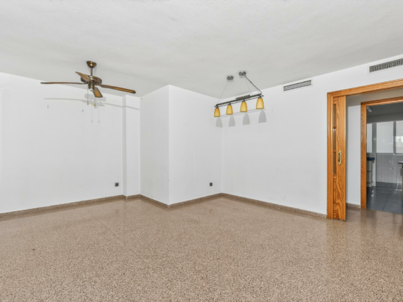 2-bedroom Flat In Alicante, Spain (134 M²)