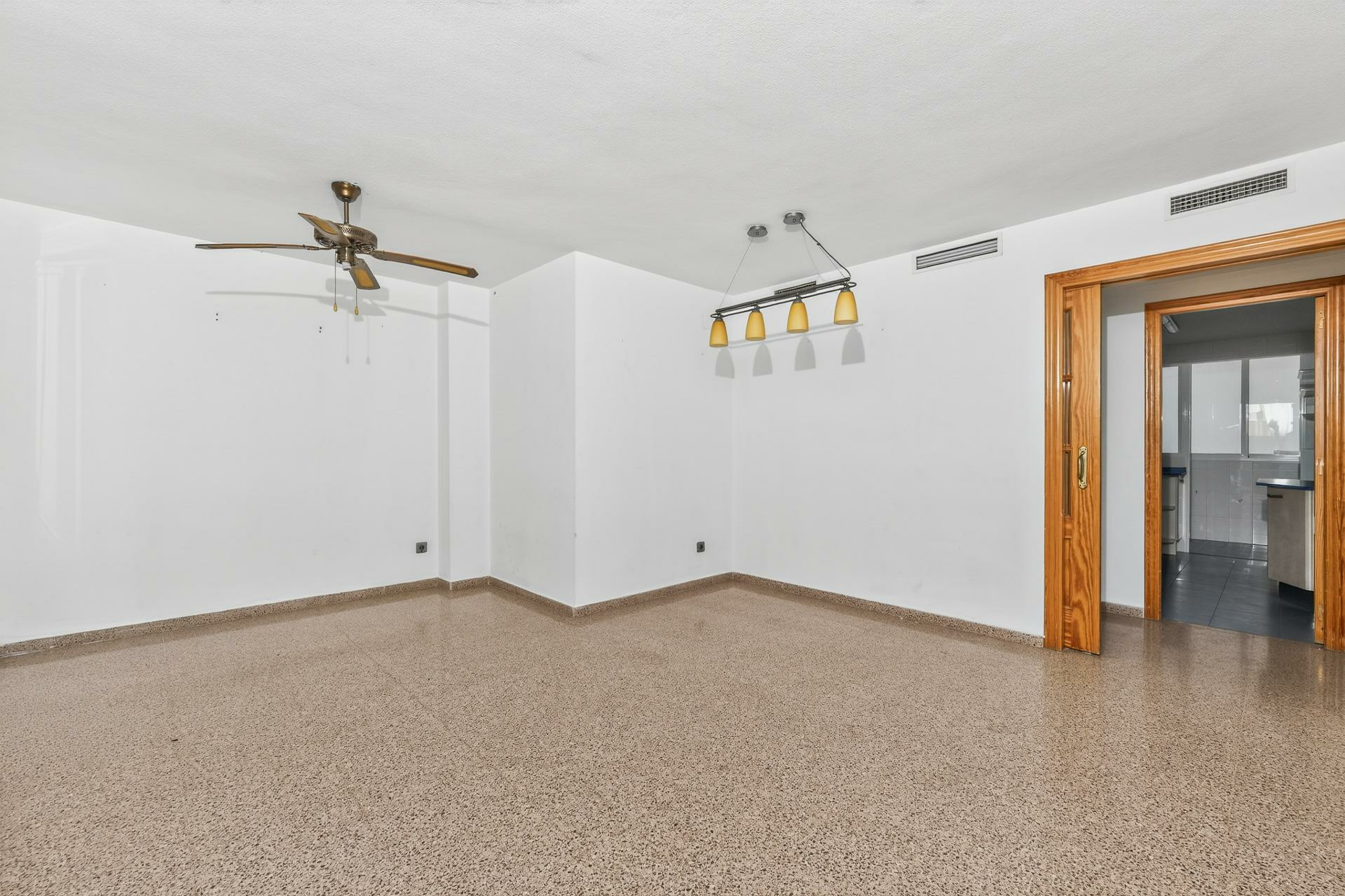 2-bedroom Flat In Alicante, Spain (134 M²)