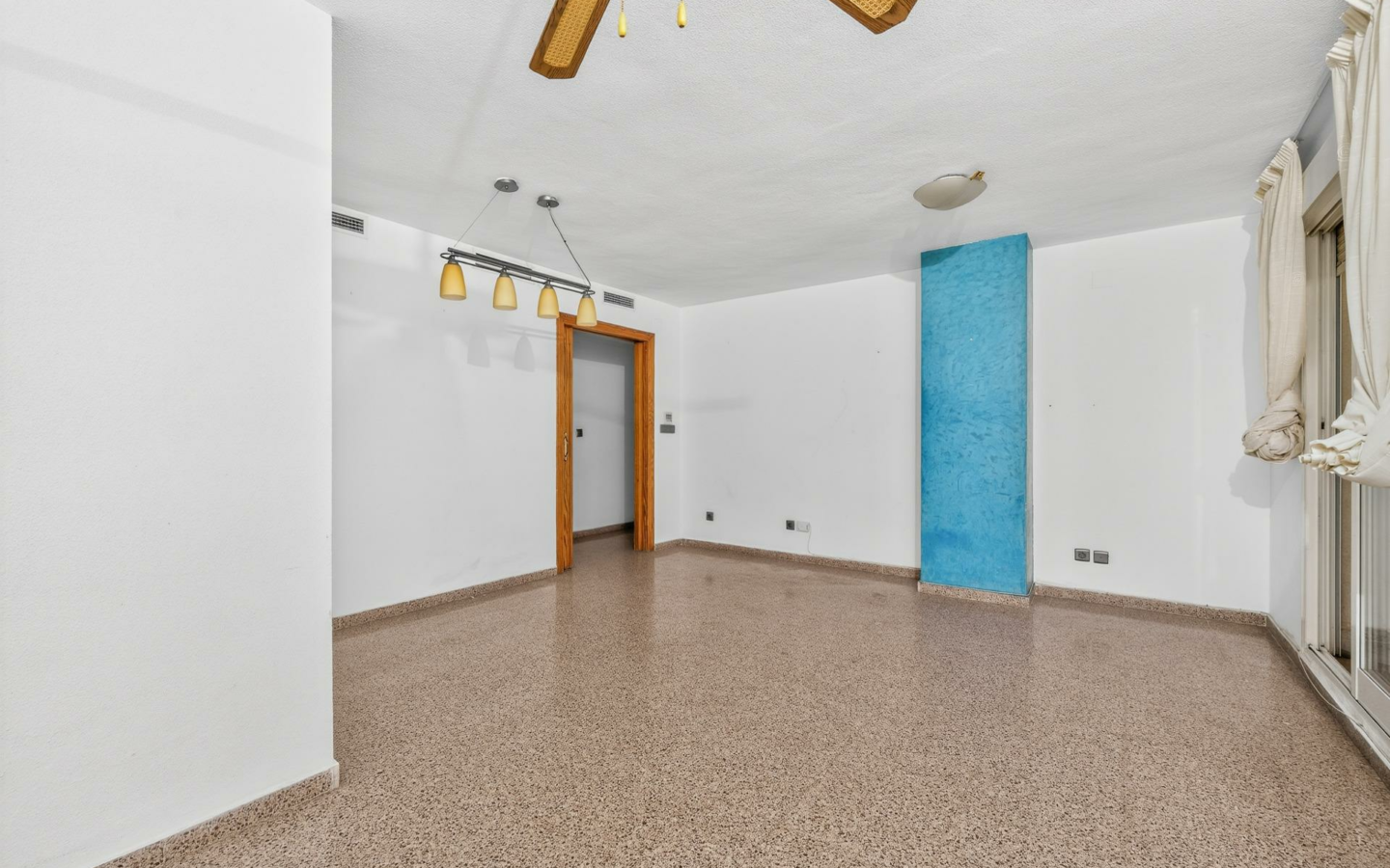 2-bedroom Flat In Alicante, Spain (134 M²)