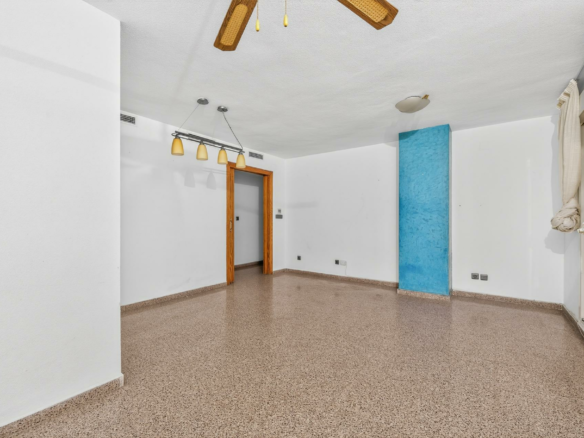 2-bedroom Flat In Alicante, Spain (134 M²)