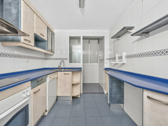 2-bedroom Flat In Alicante, Spain (134 M²)