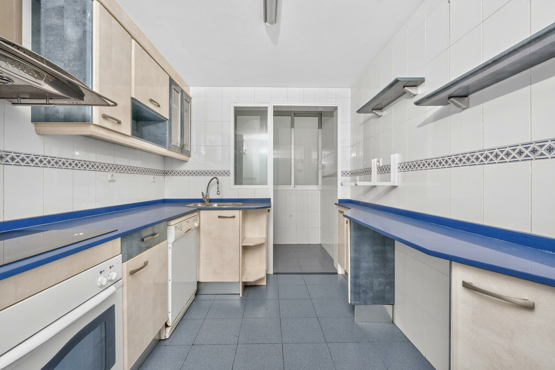 2-bedroom Flat In Alicante, Spain (134 M²)