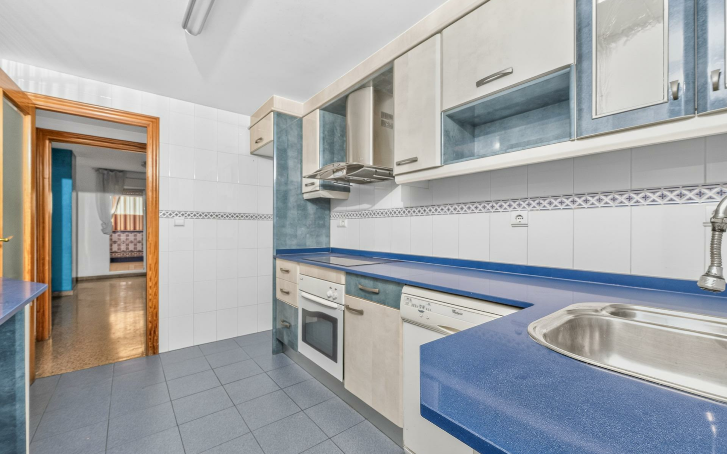 2-bedroom Flat In Alicante, Spain (134 M²)