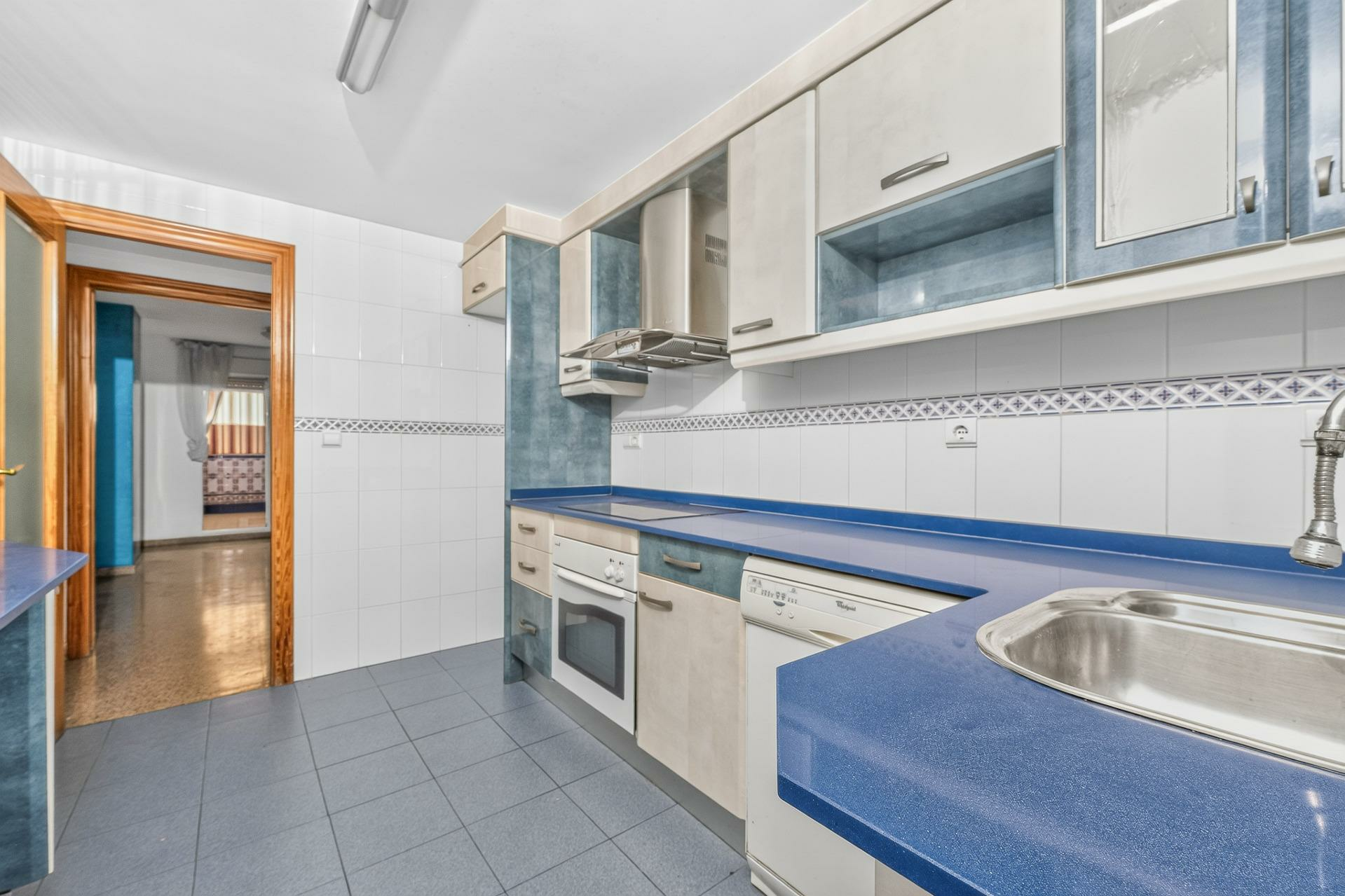 2-bedroom Flat In Alicante, Spain (134 M²)