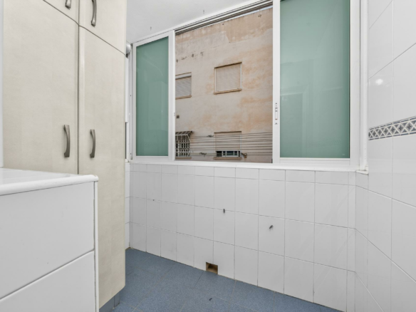 2-bedroom Flat In Alicante, Spain (134 M²)