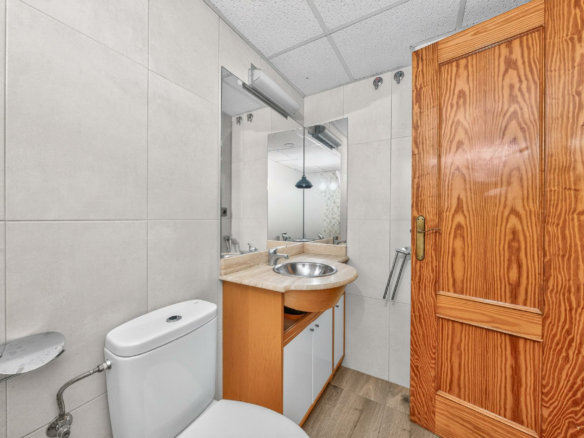 2-bedroom Flat In Alicante, Spain (134 M²)