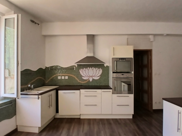 3-bedroom House In Saint Chinian, France (183 M²)