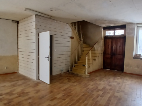 3-bedroom House In Saint Chinian, France (183 M²)