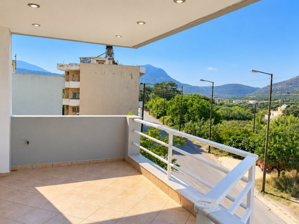 Modern 4-bedroom Townhouse With Panoramic Terrace In Neapoli, Lasithi