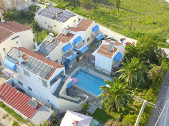 18-bedroom Hotel In Eleitheres, Greece (452 M²)