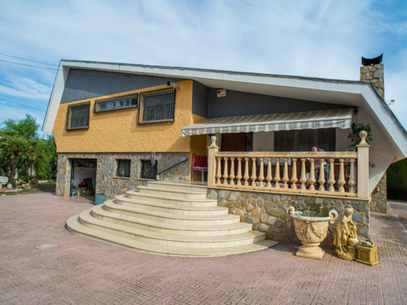6-bedroom Detached Villa In Petrer (loma Bada), Spain (339 M²)