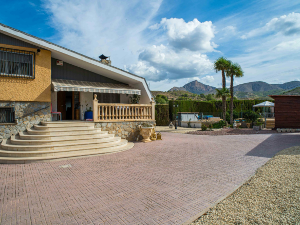 6-bedroom Detached Villa In Petrer (loma Bada), Spain (339 M²)