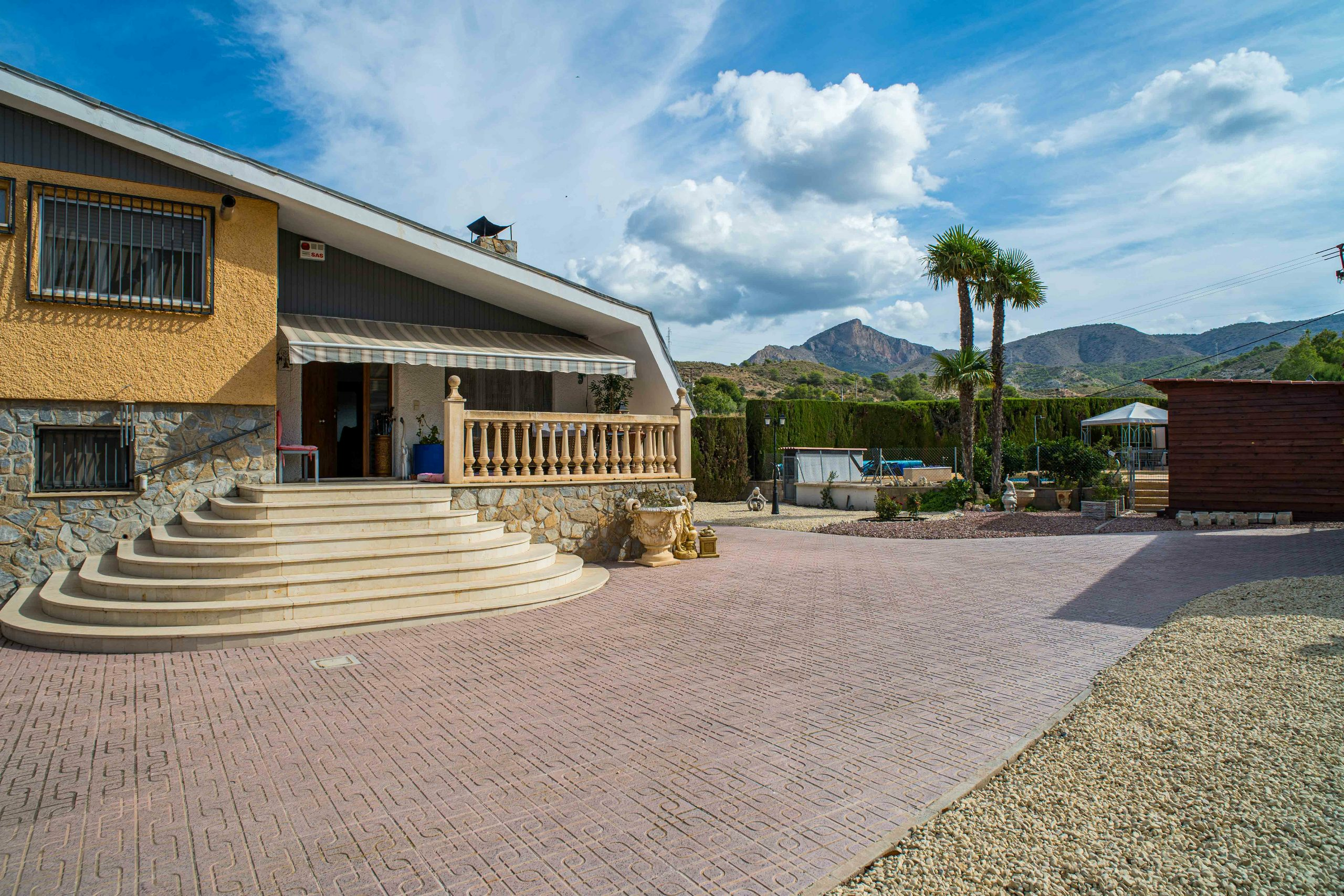 6-bedroom Detached Villa In Petrer (loma Bada), Spain (339 M²)