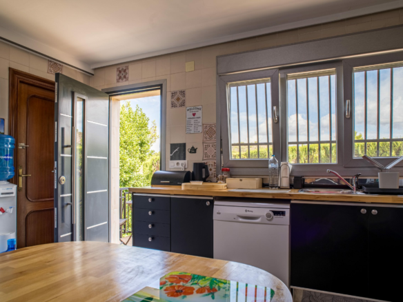 6-bedroom Detached Villa In Petrer (loma Bada), Spain (339 M²)