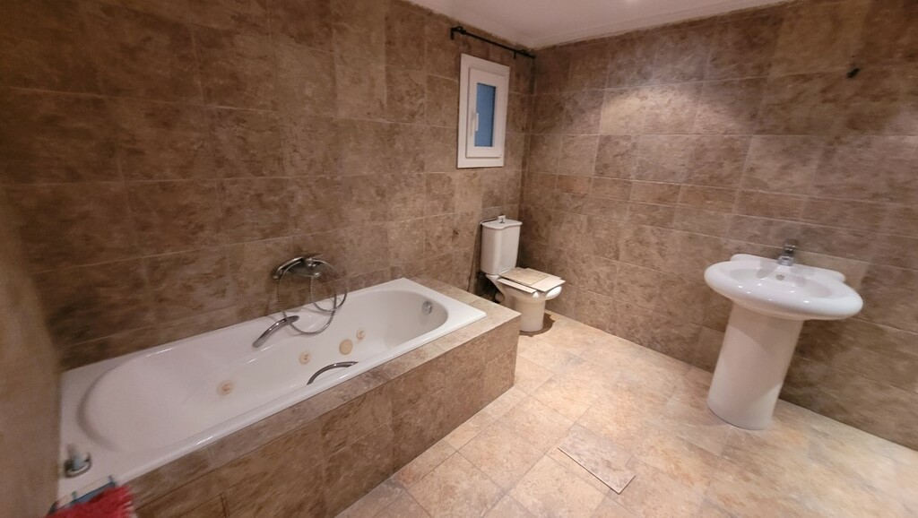 2-bedroom Flat In Oreokastro, Greece (150 M²)