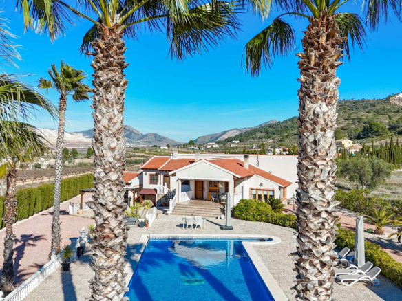 3-bedroom Detached Villa In Cañada De La Leña, Spain (385 M²)
