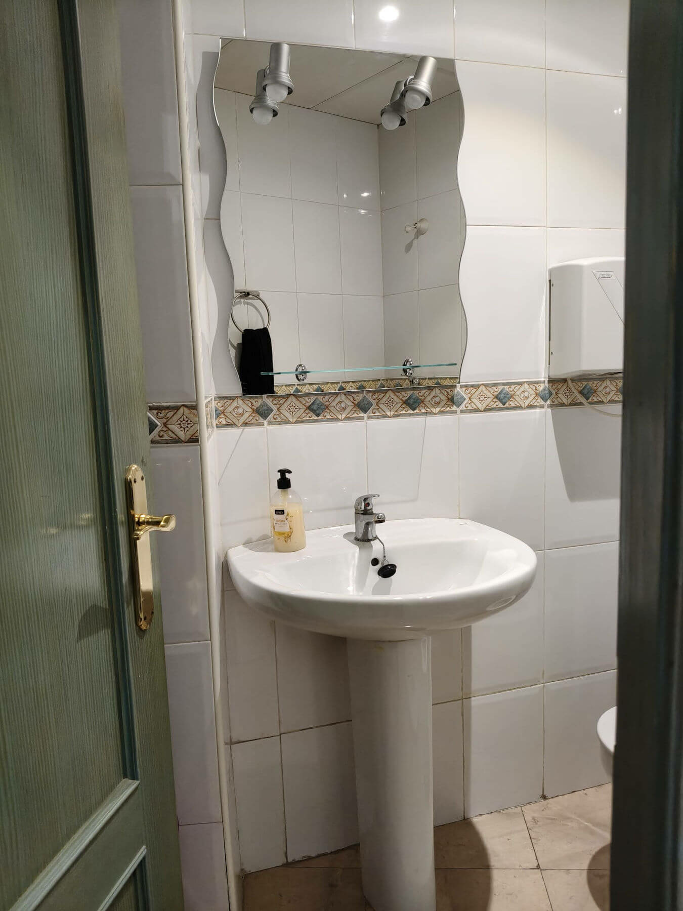 Commercial Premises In Valencia (70 M²)
