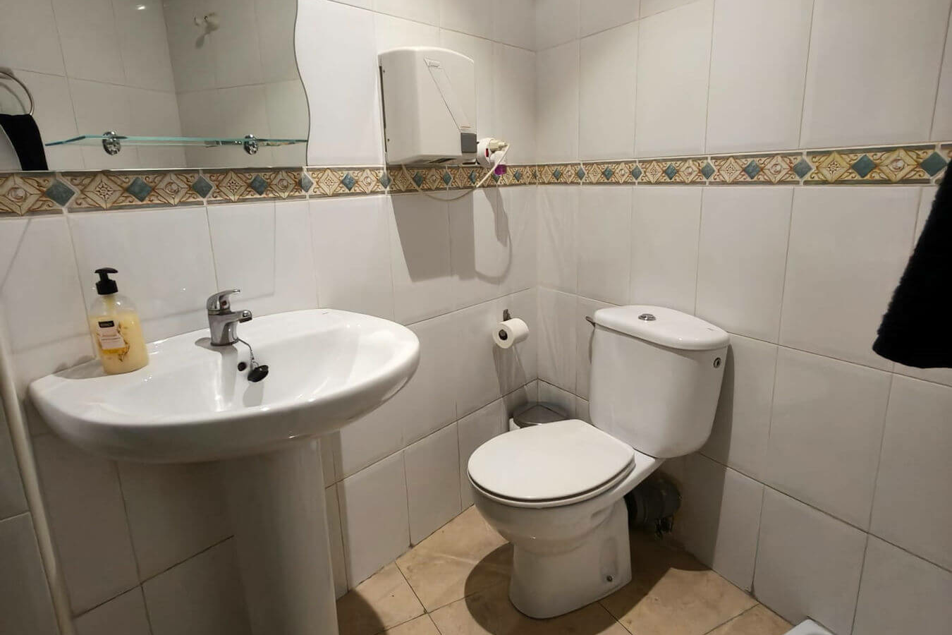 Commercial Premises In Valencia (70 M²)
