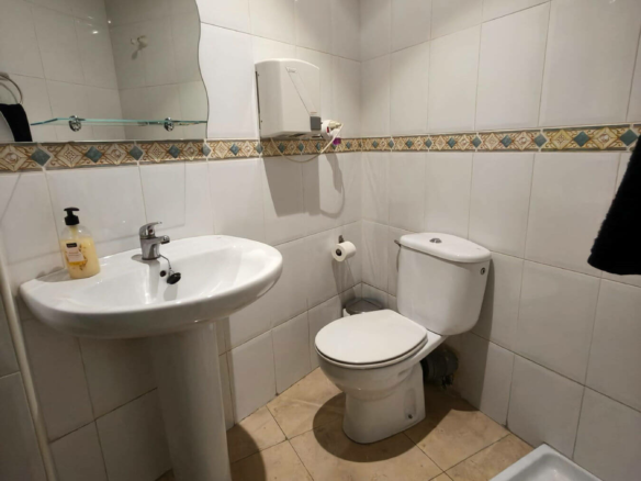 Commercial Premises In Valencia (70 M²)