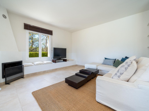 4-bedroom Villa In Binissalem, Spain (243 M²)