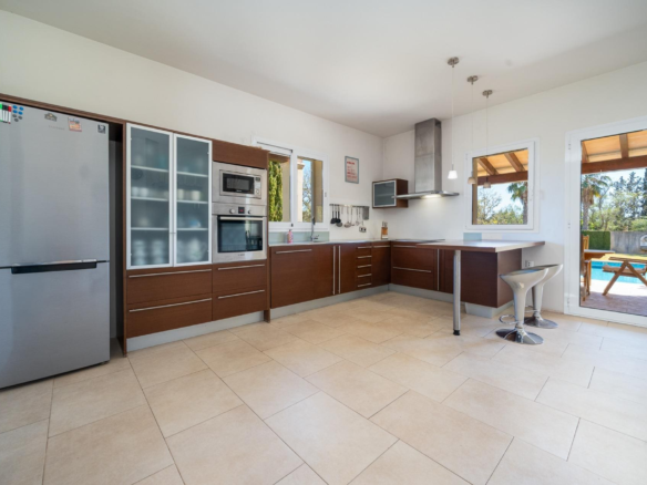 4-bedroom Villa In Binissalem, Spain (243 M²)