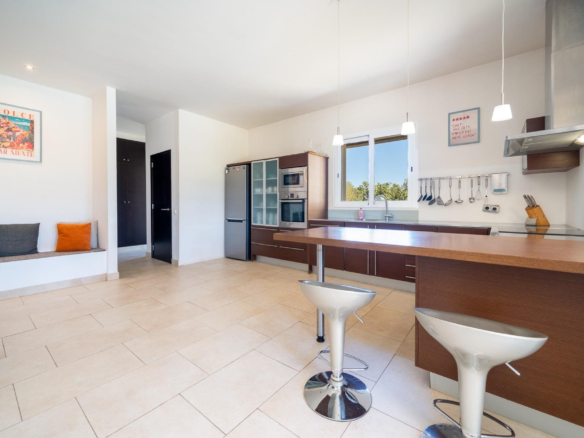 4-bedroom Villa In Binissalem, Spain (243 M²)