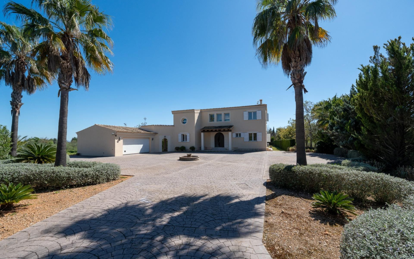 4-bedroom Villa In Binissalem, Spain (243 M²)