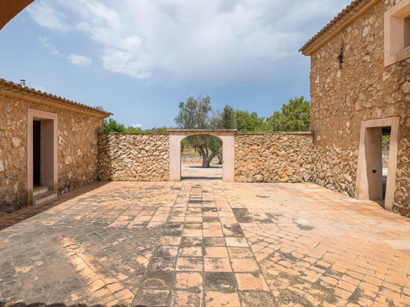 6-bedroom Finca In Binissalem, Spain (48.474 M²)