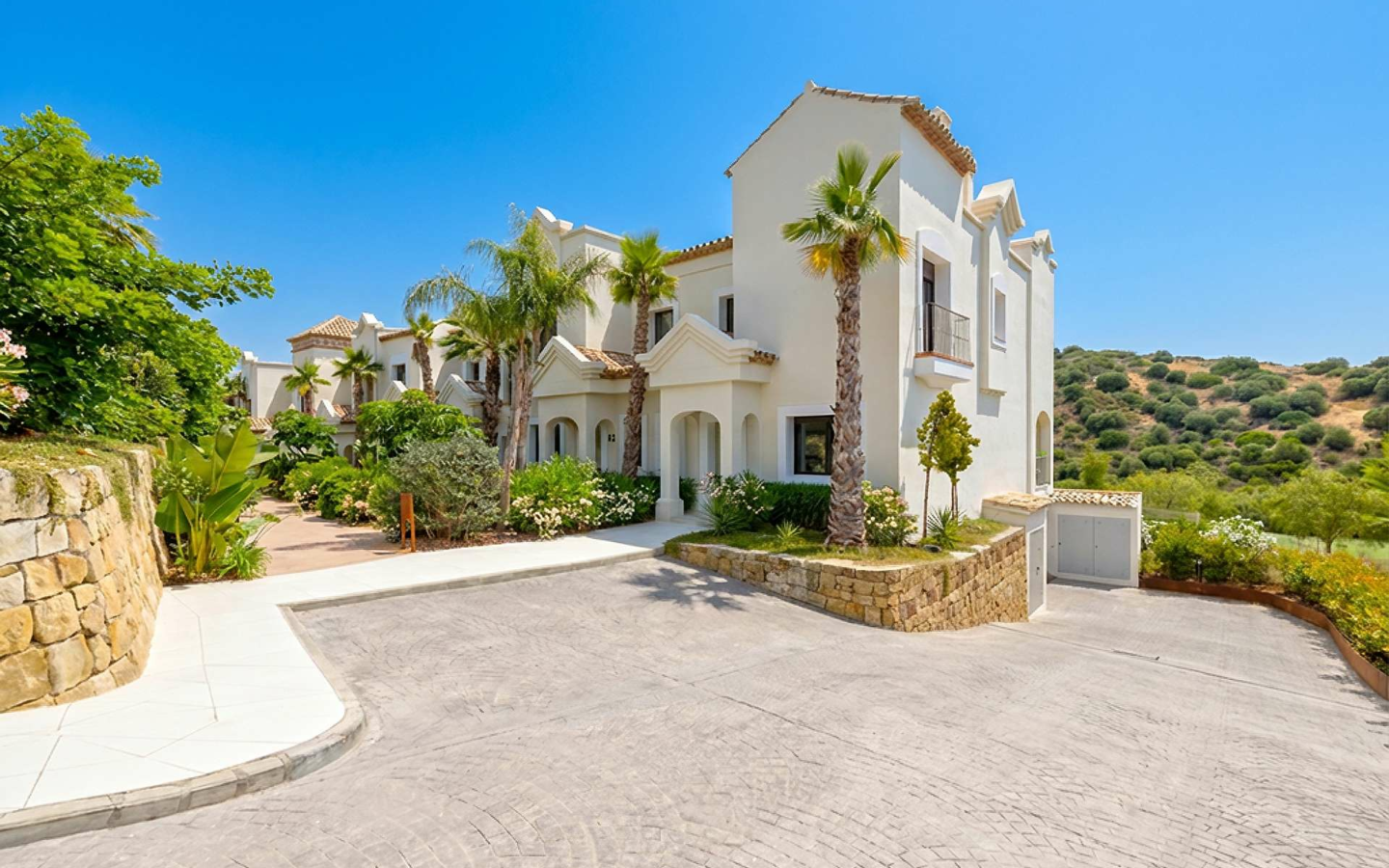 Golf-front 3 Bedrooms Townhouses In Estepona