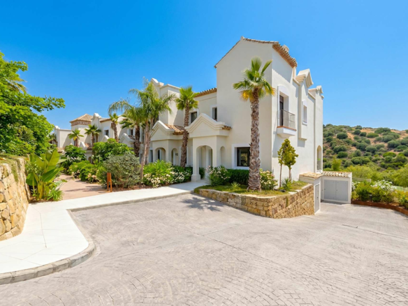 Golf-front 3 Bedrooms Townhouses In Estepona